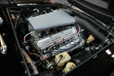251208 Aston V8 76