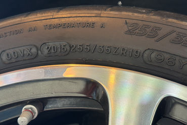V12 V U 15