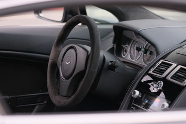 250420 V12 Vantage 070