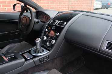 250420 V12 Vantage 075