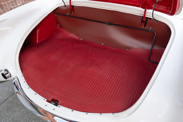 251106 White Vette 080