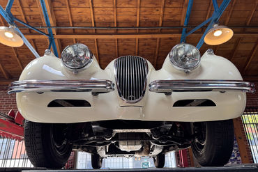 XK120 DHC U 1